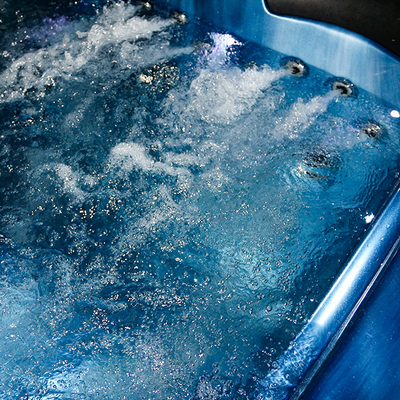 Self-standing Smart 5 orang hot tub Dengan aliran tinggi jet / WiFi / Bluetooth Speaker Dan Balboa System