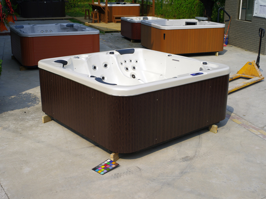 Self-standing Smart 5 orang hot tub Dengan aliran tinggi jet / WiFi / Bluetooth Speaker Dan Balboa System