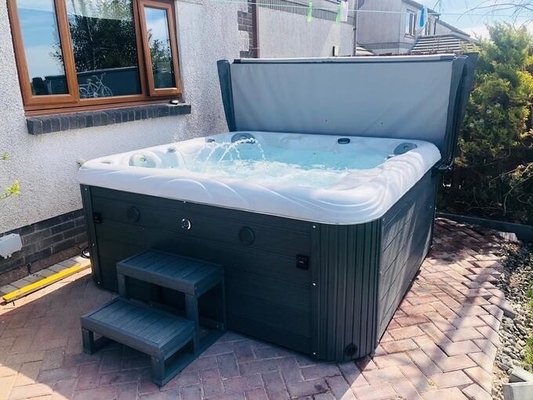 Taman 5 Tempat Ruang Mandi Spa Ruang Mandi Luar Ruang Whirlpool Hot Tub Acrylic Freestanding Spa Tub Untuk Villa