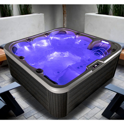 Air Panas Spa Berwarna Putih untuk 6 Orang